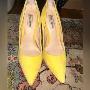 Yellow pointy toe Steve Madden heels